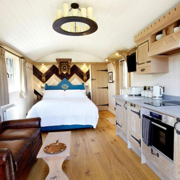 Hornington Manor Luxury Shepherd Huts Holiday home *